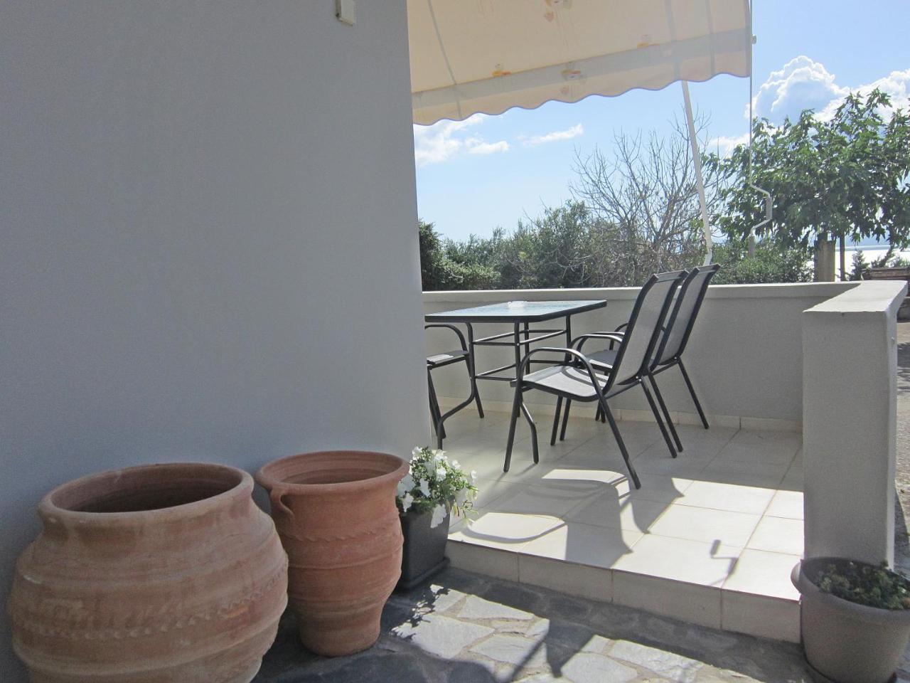 Blue Yard Apartments Kalamata Exterior photo
