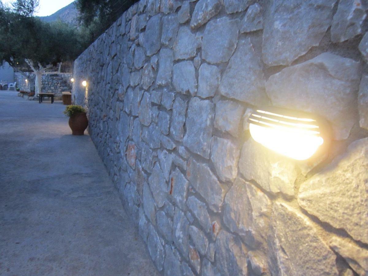 Blue Yard Apartments Kalamata Exterior photo