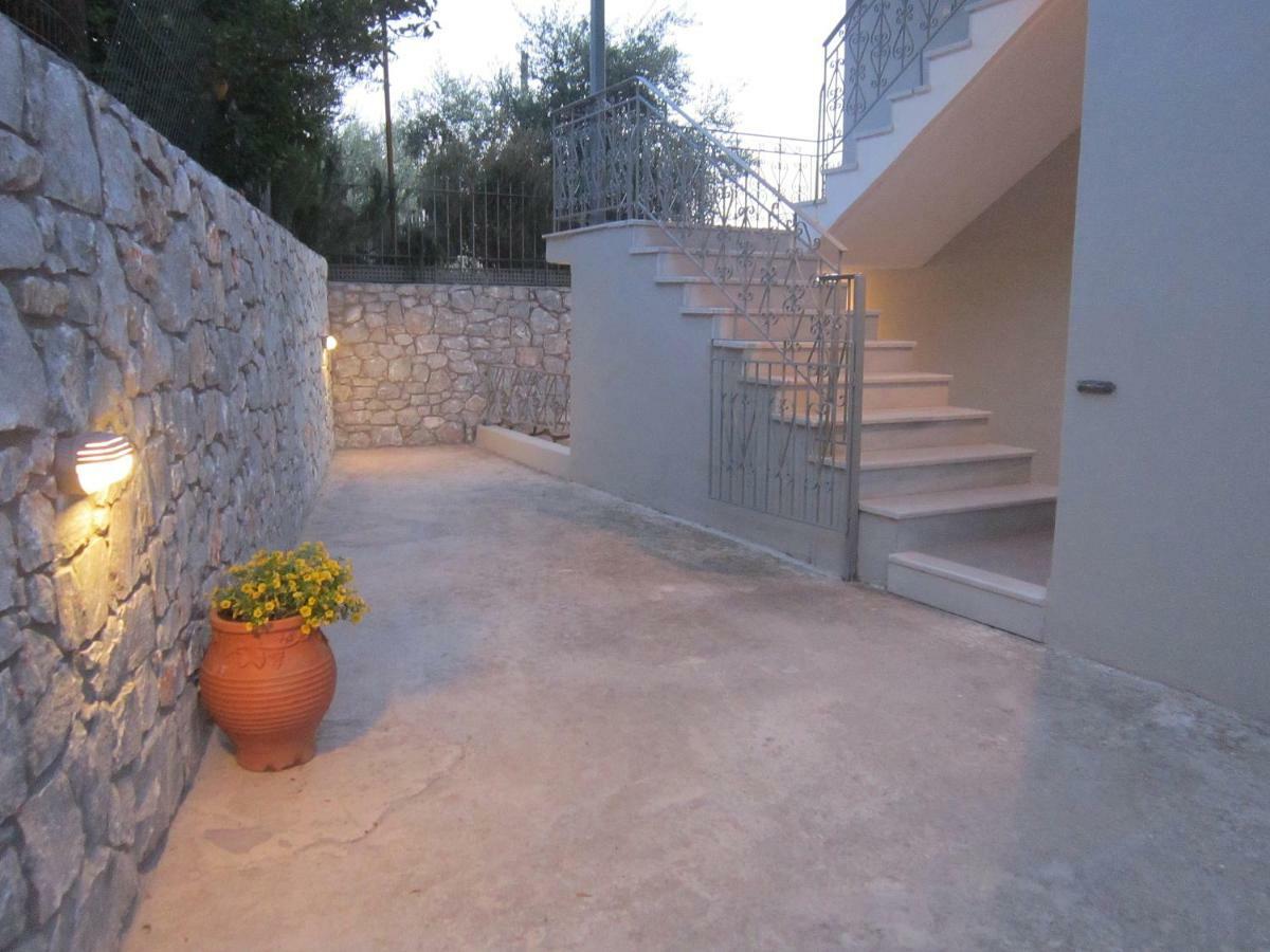 Blue Yard Apartments Kalamata Exterior photo