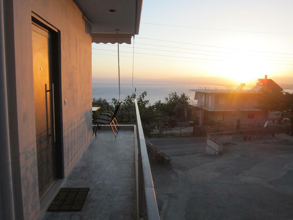 Blue Yard Apartments Kalamata Exterior photo