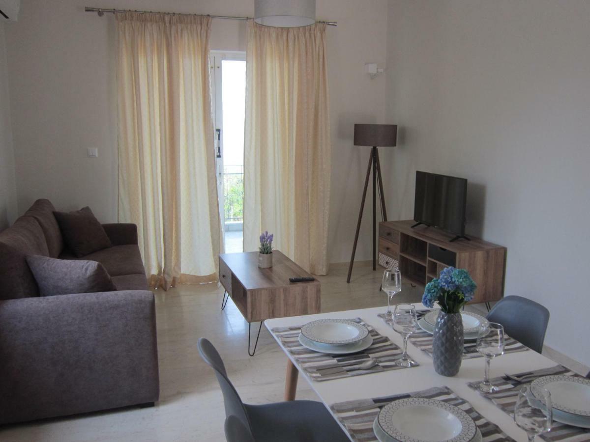 Blue Yard Apartments Kalamata Exterior photo